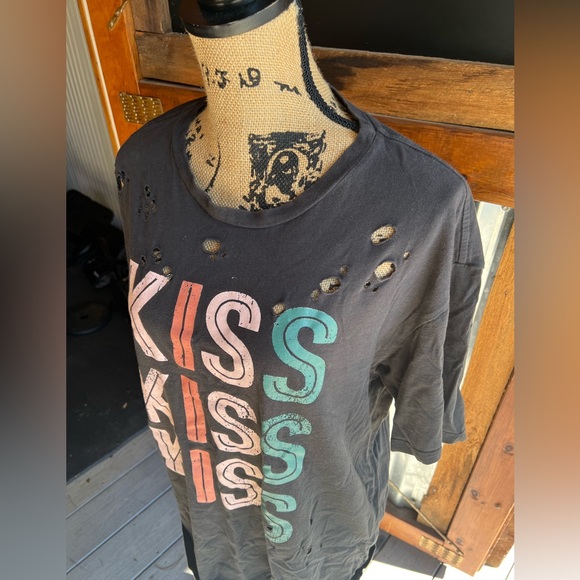 Distressed Tee “KISS” - Picture 4 of 8